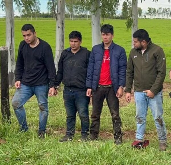 Asalto, persecución y enfrentamiento en la frontera - Policiales - ABC Color