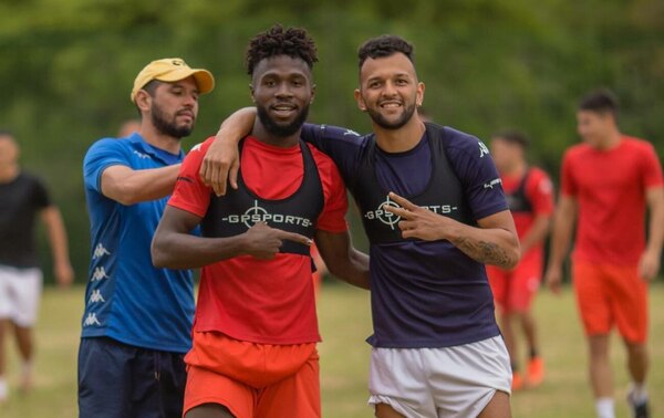 Versus / Luego del escándalo en General, Murillo fue presentado en un nuevo club paraguayo
