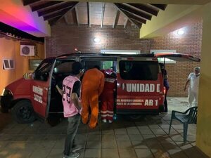 Beba nació en brazos de los Bomberos Voluntarios de Altos - Nacionales - ABC Color