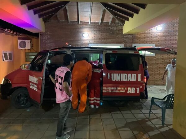 Beba nació en brazos de los Bomberos Voluntarios de Altos - Nacionales - ABC Color