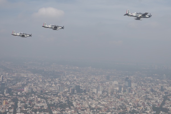 México expide la ley que da control del espacio aéreo al Ejército - MarketData