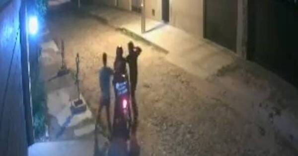 La Nación / Lambaré: malvivientes asaltan a delivery, se llevan su moto y hasta el pedido que debía entregar