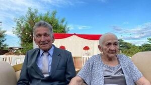 Abues festejaron sus "Bodas de Titanio"