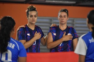 Guerreras handbolistas guaranies vencen a locales 44-28 en Repechaje - La Tribuna