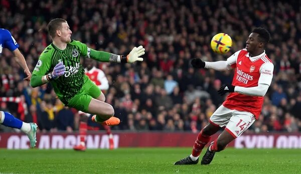 Arsenal marca 4 goles y saca 5 puntos de ventaja en la Premier - Fútbol Internacional - ABC Color