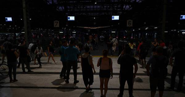 La Nación / Argentina: masivo apagón afectó a 20 millones de personas