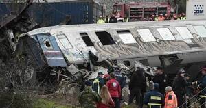 La Nación / Accidente de trenes en Grecia eleva a 43 fallecidos