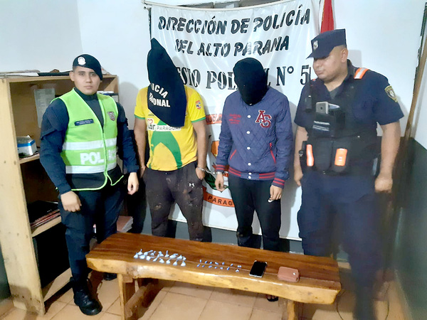 Atrapan a presuntos microtraficantes e incautan dosis de crack y cocaína - La Clave
