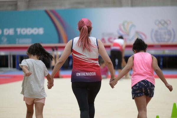 Aprovechá las clases de gimnasia para todas las edades en la SND | Lambaré Informativo