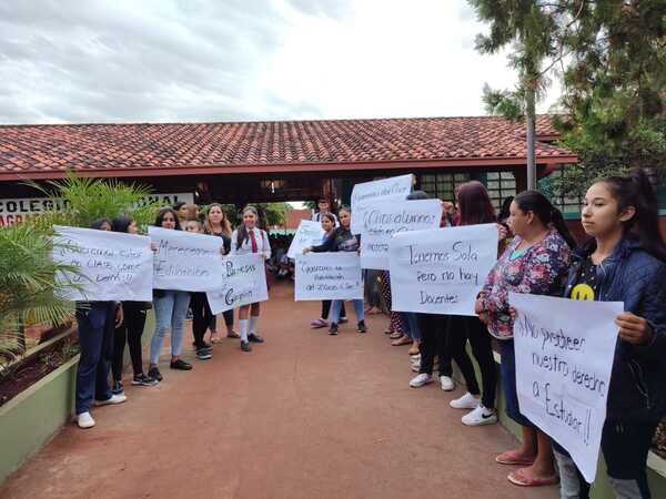 Falta de rubros imposibilita a jóvenes seguir estudiando en Colegio de Arroyo Pora