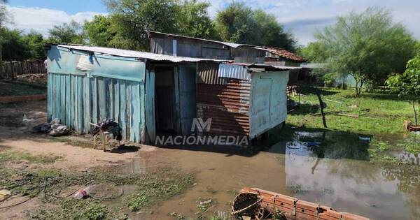 La Nación / Río Paraguay avanza hacia precarias viviendas de Concepción