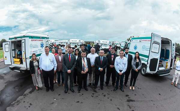 Salud adquiere 30 nuevas ambulancias para fortalecer logística en 16 servicios del país - .::Agencia IP::.