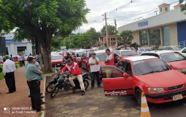 Taxistas se movilizaron ante creación de nueva parada en Coronel Oviedo – Prensa 5