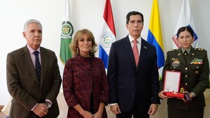 Paraguay condecoró con orden del mérito a Fiscalía y Policía de Colombia - .::Agencia IP::.