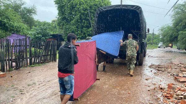 Evacuan a familias afectadas por crecida de río en Concepción - Nacionales - ABC Color