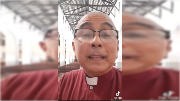 [VIDEO] Pa’i cañeó a feligreses jopy que no ponen un solo guaraní en la ofrenda de misa