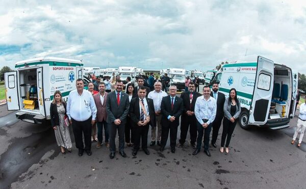 Salud adquiere 30 nuevas ambulancias para fortalecer logística en 16 servicios del país - El Trueno