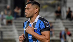 Versus / En Uruguay se rinden ante el nivel de Miguel Samudio