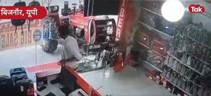 [VIDEO] Tractor se enciende solito y atropella un comercio: todo quedó grabado en video