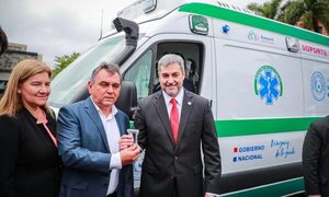 Salud adquiere 30 ambulancias que serán distribuidas a 16 hospitales del país