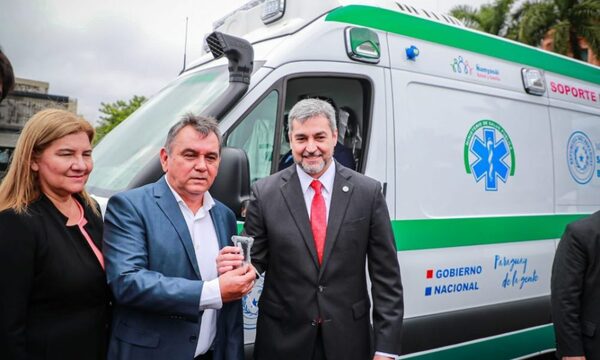 Salud adquiere 30 ambulancias que serán distribuidas a 16 hospitales del país