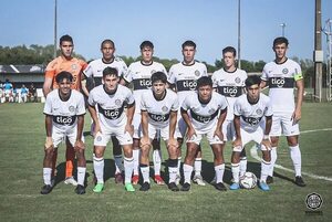 Cima de la Sub 18 teñida de blanco y negro   - Fútbol - ABC Color