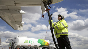 Air bp vende combustible sostenible desde España a un vuelo del Grupo Latam - Revista PLUS