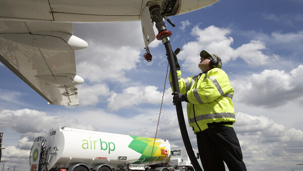 Air bp vende combustible sostenible desde España a un vuelo del Grupo Latam - Revista PLUS