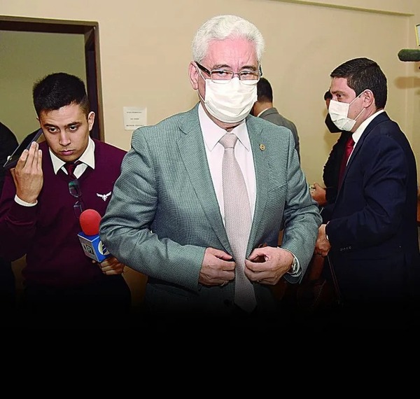 Caso UNANo TeCalles: Sentencian a tres años al ex rector Froilán y a la "comepapeles"