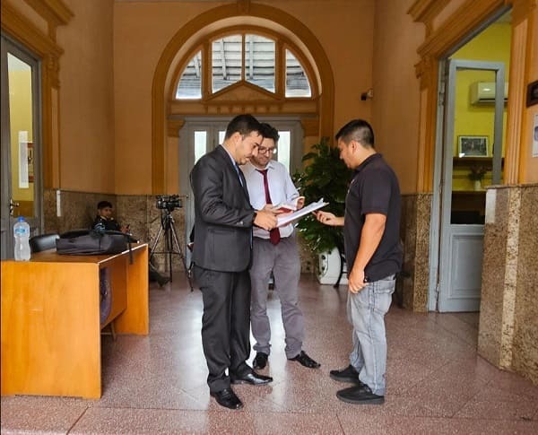 Detienen a jefe aduanero y subcomisario por denuncia de esquema de coimas