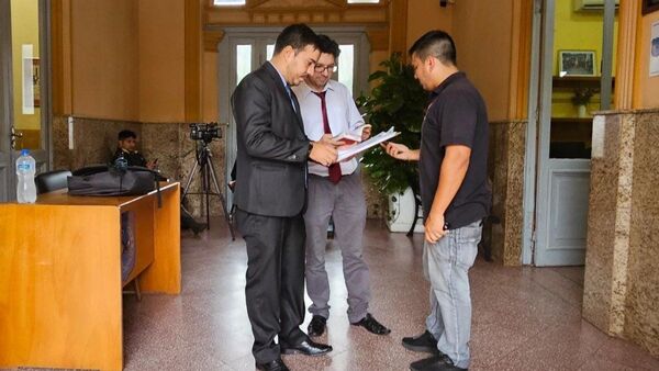 Jefe aduanero, policía y un civil fueron imputados por supuesta extorsión