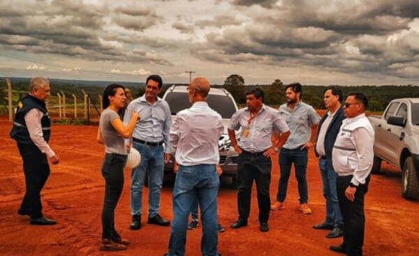 Visita técnica con representantes de Brasil en obras complementarias
