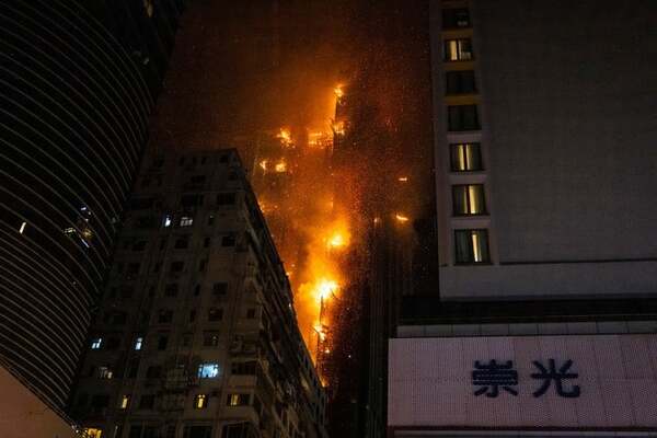Diario HOY | Espectacular incendio de un rascacielos en construcción en Hong Kong