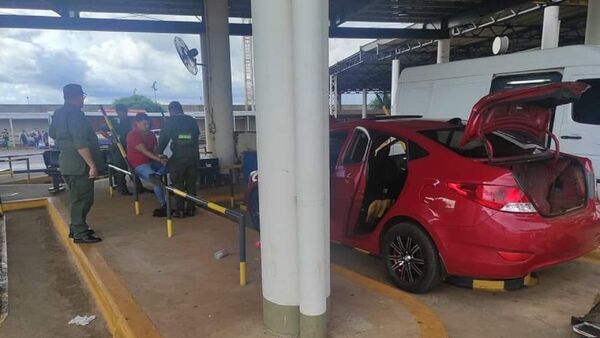 Paraguayos caen con cocaína en el Puente San Roque González