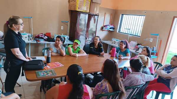 Reclusas se adentran al mundo de la moda en la cárcel de Coronel Oviedo - trece