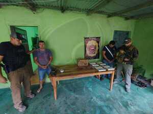 Dos detenidos en la Fracción Amambay con 8 kilos de cocaína.