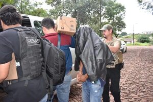 Tras persecución detienen a dos personas con 8 kilos de cocaína en Pedro Juan Caballero - Policiales - ABC Color