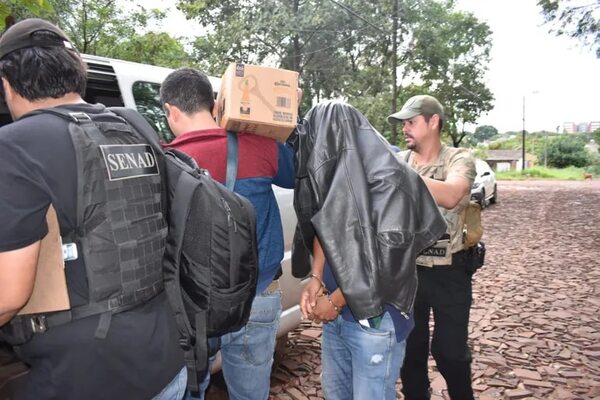 Tras persecución detienen a dos personas con 8 kilos de cocaína en Pedro Juan Caballero - Policiales - ABC Color