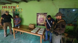 Dos detenidos por la Senad en el barrio San Blas con 8 kilos de supuesta cocaína - Radio Imperio