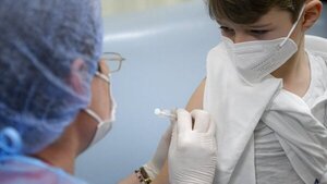 España: 42 familias denuncian a una enfermera "antivacunas" que simulaba vacunar a niños