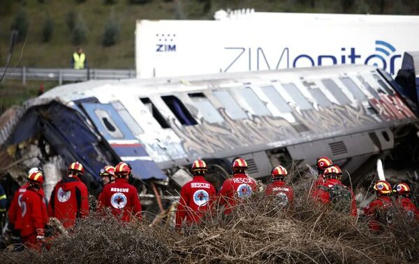 Aumenta a 57 el número de muertos por el choque de trenes en Grecia