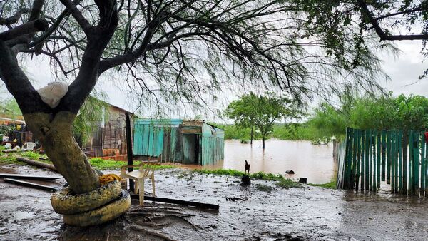 Las lluvias y crecidas de ríos ponen en aprieto a tres departamentos