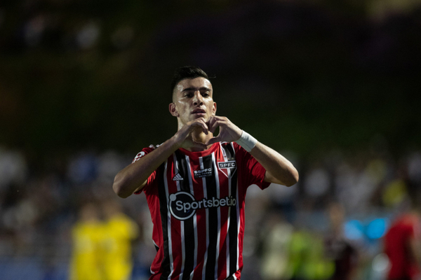 Diario HOY | Jugador del Sao Paulo es acusado de agredir “gravemente” a su exnovia