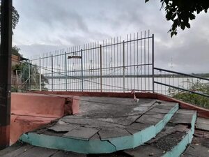 Mirador de Ita Pytã Punta sigue siendo un riesgo por falta de reparaciones - Nacionales - ABC Color