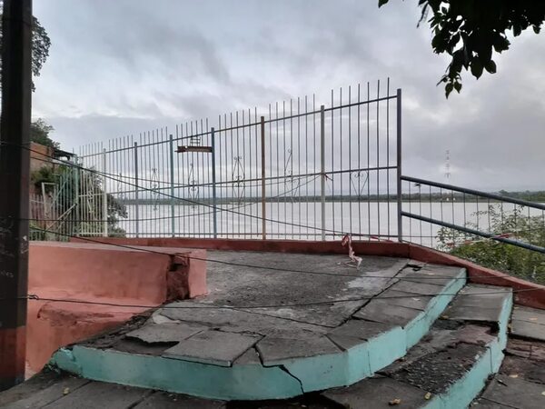 Mirador de Ita Pytã Punta sigue siendo un riesgo por falta de reparaciones - Nacionales - ABC Color