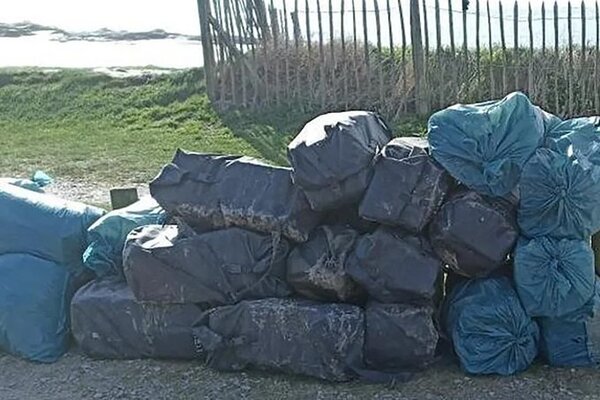 Hallan más de 2 toneladas de cocaína en las playas de Francia