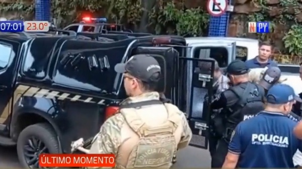 Expulsan del país a dos miembros del Comando Vermelho - Noticias Paraguay