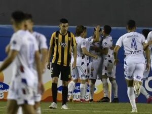 Nacional y Guaraní juegan en el Defensores desde las 20:30 - Fútbol - ABC Color