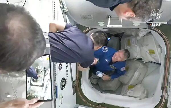 La Estación Espacial tiene nuevos tripulantes: mirá el video de la llegada de los astronautas - Ciencia - ABC Color