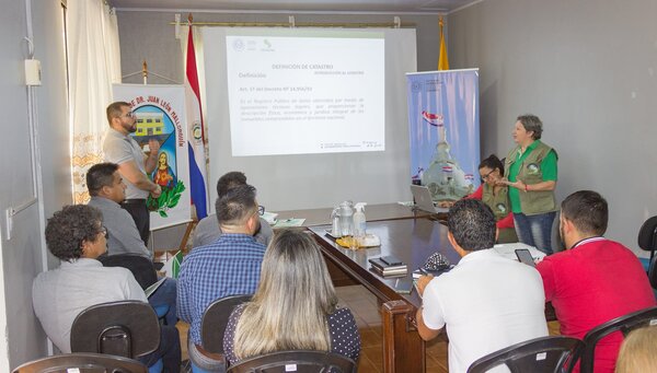En Mallorquín, funcionarios se capacitan sobre catastro - La Clave